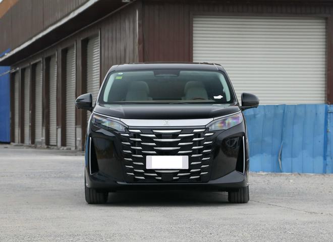5万起竞争GL8配备航空座椅+15T插混米乐m6网站比亚迪首款MPV车型！不足2(图1)