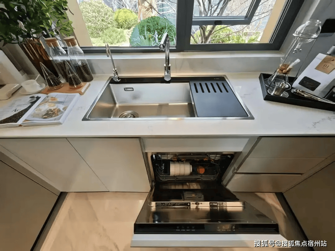 - 环境户型价格地址楼盘详情配套电话交房时间配套电话交房时间2025上海中环铂樾(售楼处)网站 - 中环铂樾销售中心(图2)